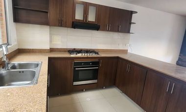 Espectacular Casa Campestre en Chía – Vivenza | 200m² | Sin HipotecaDescripción:Disfrute de la tranquilidad y el confort en esta hermosa casa exterior