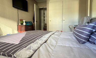 Vendo amplio y cómodo departamento en Viña del Mar, buena conectividad en los Orientes, 2 dormitorios 2 baños, 1 estacionamiento, $ 175.000.000