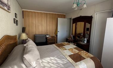 Vendo amplio y cómodo departamento en Viña del Mar, buena conectividad en los Orientes, 2 dormitorios 2 baños, 1 estacionamiento, $ 175.000.000