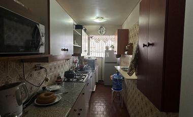 Vendo amplio y cómodo departamento en Viña del Mar, buena conectividad en los Orientes, 2 dormitorios 2 baños, 1 estacionamiento, $ 175.000.000