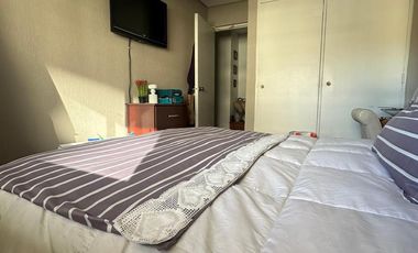 Vendo amplio y cómodo departamento en Viña del Mar, buena conectividad en los Orientes, 2 dormitorios 2 baños, 1 estacionamiento, $ 175.000.000