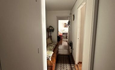 Vendo amplio y cómodo departamento en Viña del Mar, buena conectividad en los Orientes, 2 dormitorios 2 baños, 1 estacionamiento, $ 175.000.000