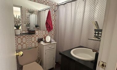 Vendo amplio y cómodo departamento en Viña del Mar, buena conectividad en los Orientes, 2 dormitorios 2 baños, 1 estacionamiento, $ 175.000.000