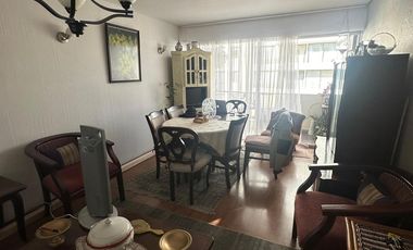 Vendo amplio y cómodo departamento en Viña del Mar, buena conectividad en los Orientes, 2 dormitorios 2 baños, 1 estacionamiento, $ 175.000.000