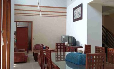 Rumah Sewa dekat Batununggal terawat 2 lantai luas dan mewah