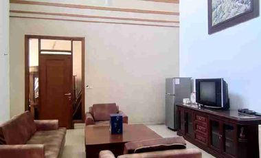 Rumah Sewa dekat Batununggal terawat 2 lantai luas dan mewah