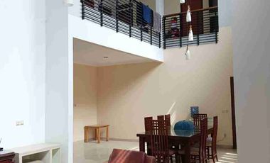 Rumah Sewa dekat Batununggal terawat 2 lantai luas dan mewah