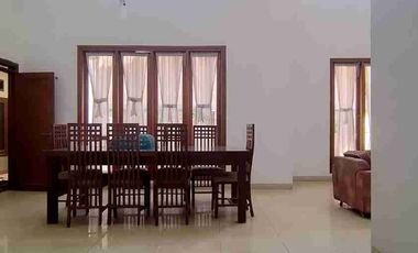 Rumah Sewa dekat Batununggal terawat 2 lantai luas dan mewah