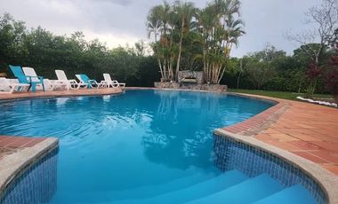 ☀️  ¡EL PARAÍSO QUE BUSCABAS EN EL LLANO! 🌴  ¡arriendo CONTRATO MINIMO 1 AÑO espectacular casa campestre en La Llanerita, Villavicencio. Un espacio g