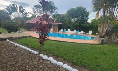☀️  ¡EL PARAÍSO QUE BUSCABAS EN EL LLANO! 🌴  ¡arriendo CONTRATO MINIMO 1 AÑO espectacular casa campestre en La Llanerita, Villavicencio. Un espacio g