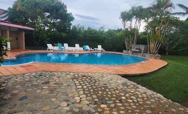 ☀️  ¡EL PARAÍSO QUE BUSCABAS EN EL LLANO! 🌴  ¡arriendo CONTRATO MINIMO 1 AÑO espectacular casa campestre en La Llanerita, Villavicencio. Un espacio g