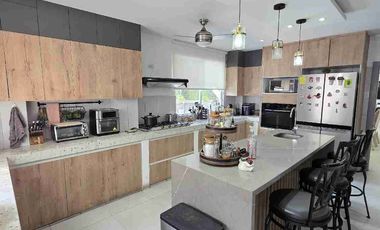 Casa de Venta en Km 4.5 vía Samborondón - Urb. Guayaquil Tenis