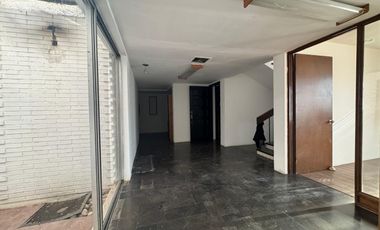 ZONA CENTRO EN EL PRIMER CUADRO DE LA CIUDAD, LOCAL COMERCIAL EN 2 PLANTAS FRENTE A ESTACIONAMIENTO PUBLICO