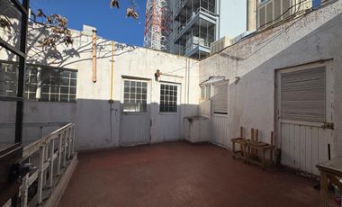 ZONA CENTRO EN EL PRIMER CUADRO DE LA CIUDAD, LOCAL COMERCIAL EN 2 PLANTAS FRENTE A ESTACIONAMIENTO PUBLICO