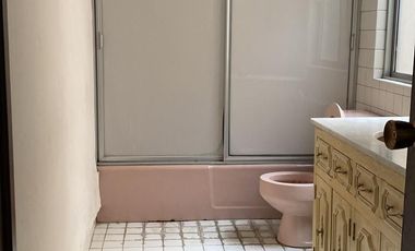 ZONA CENTRO EN EL PRIMER CUADRO DE LA CIUDAD, LOCAL COMERCIAL EN 2 PLANTAS FRENTE A ESTACIONAMIENTO PUBLICO