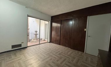 ZONA CENTRO EN EL PRIMER CUADRO DE LA CIUDAD, LOCAL COMERCIAL EN 2 PLANTAS FRENTE A ESTACIONAMIENTO PUBLICO