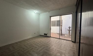 ZONA CENTRO EN EL PRIMER CUADRO DE LA CIUDAD, LOCAL COMERCIAL EN 2 PLANTAS FRENTE A ESTACIONAMIENTO PUBLICO