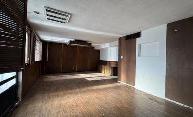 ZONA CENTRO EN EL PRIMER CUADRO DE LA CIUDAD, LOCAL COMERCIAL EN 2 PLANTAS FRENTE A ESTACIONAMIENTO PUBLICO