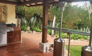 Exclusiva Casa de un Solo Piso en Sindamanoy – Privacidad  en Chía Descripción:Viva en uno de los condominios más prestigiosos y seguros de la sabana