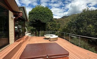 Exclusiva Casa de un Solo Piso en Sindamanoy – Privacidad  en Chía Descripción:Viva en uno de los condominios más prestigiosos y seguros de la sabana