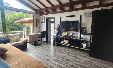 Exclusiva Casa de un Solo Piso en Sindamanoy – Privacidad  en Chía Descripción:Viva en uno de los condominios más prestigiosos y seguros de la sabana