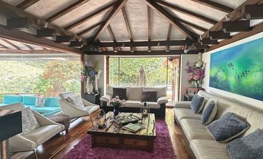 Exclusiva Casa de un Solo Piso en Sindamanoy – Privacidad  en Chía Descripción:Viva en uno de los condominios más prestigiosos y seguros de la sabana