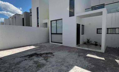 Casa en venta de 3 habitaciones en Floresta Residencial equipada