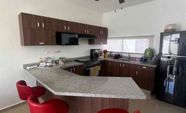 Casa en venta de 3 habitaciones en Floresta Residencial equipada