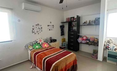 Casa en venta de 3 habitaciones en Floresta Residencial equipada