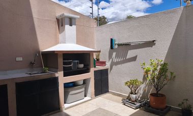 CASA EN VENTA DENTRO DE CONJUNTO EN LA PRIMAVERA