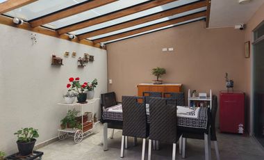 CASA EN VENTA DENTRO DE CONJUNTO EN LA PRIMAVERA