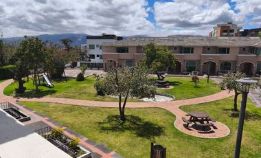 CASA EN VENTA DENTRO DE CONJUNTO EN LA PRIMAVERA