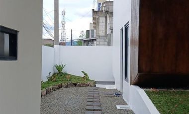 Rumah modern minimalis Baru siap huni di Antapani Bandung