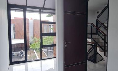 Rumah modern minimalis Baru siap huni di Antapani Bandung