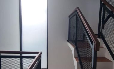 Rumah modern minimalis Baru siap huni di Antapani Bandung