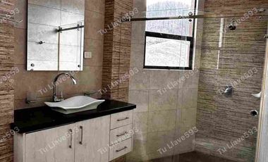 VENDO CASA DE LUJO SECTOR GUÁPULO CUATRO DORMITORIOS- INDEPENDENDIENTE