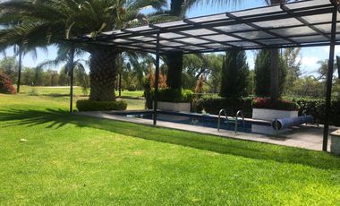 RESIDENCIA EN RENTA FRENTE AL LAGO Y FAIRWAY EN BALVANERA GOLF POLO COUNTRY CLUB