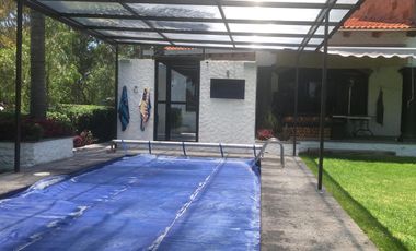 RESIDENCIA EN RENTA FRENTE AL LAGO Y FAIRWAY EN BALVANERA GOLF POLO COUNTRY CLUB