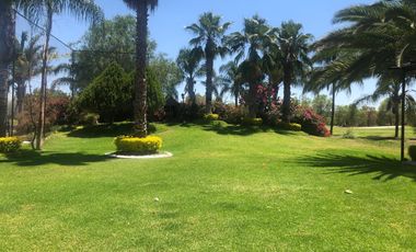 RESIDENCIA EN RENTA FRENTE AL LAGO Y FAIRWAY EN BALVANERA GOLF POLO COUNTRY CLUB