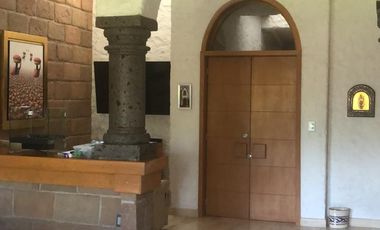 RESIDENCIA EN RENTA FRENTE AL LAGO Y FAIRWAY EN BALVANERA GOLF POLO COUNTRY CLUB