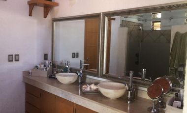 RESIDENCIA EN RENTA FRENTE AL LAGO Y FAIRWAY EN BALVANERA GOLF POLO COUNTRY CLUB