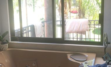 RESIDENCIA EN RENTA FRENTE AL LAGO Y FAIRWAY EN BALVANERA GOLF POLO COUNTRY CLUB