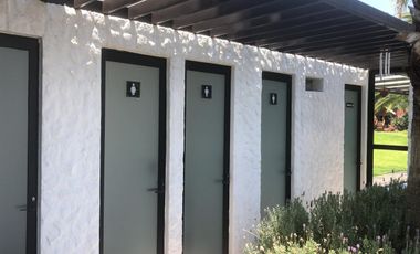 RESIDENCIA EN RENTA FRENTE AL LAGO Y FAIRWAY EN BALVANERA GOLF POLO COUNTRY CLUB