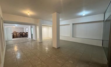 En alquiler local comercial en alborada 6ta etapa.