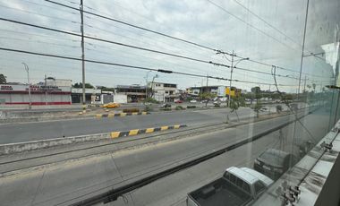 En alquiler local comercial en alborada 6ta etapa.