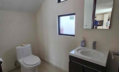 CASA EN VENTA PRIVADA MEXICALZINGO A 8 min GALERIAS METEPEC CON ROOF GARDEN CON 4 RECÁMARAS