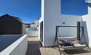 CASA EN VENTA PRIVADA MEXICALZINGO A 8 min GALERIAS METEPEC CON ROOF GARDEN CON 4 RECÁMARAS