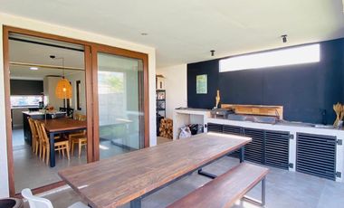 VENTA CASA MEDITERRÁNEA CONDOMINIO TAIQUEN. NO PERIMETRAL. - 3D + 3B + Terraza Techada + Quincho + Piscina + Logia– A pasos Colegio Highlands