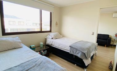 VENTA CASA MEDITERRÁNEA CONDOMINIO TAIQUEN. NO PERIMETRAL. - 3D + 3B + Terraza Techada + Quincho + Piscina + Logia– A pasos Colegio Highlands