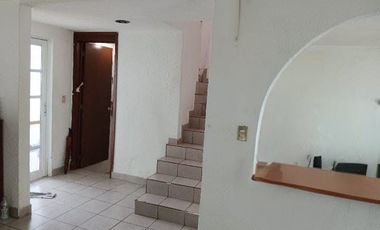 OPORTUNIDAD BAJO DE PRECIO CASA PARA VIVIR O INVERTIR, RECIBE $10,000 PESOS DE RENTA